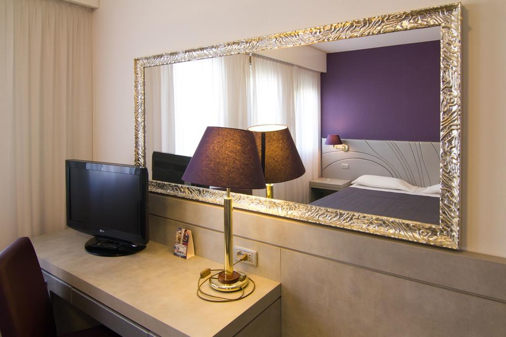 Hotel Alan Anzola dell'Emilia Eksteriør bilde